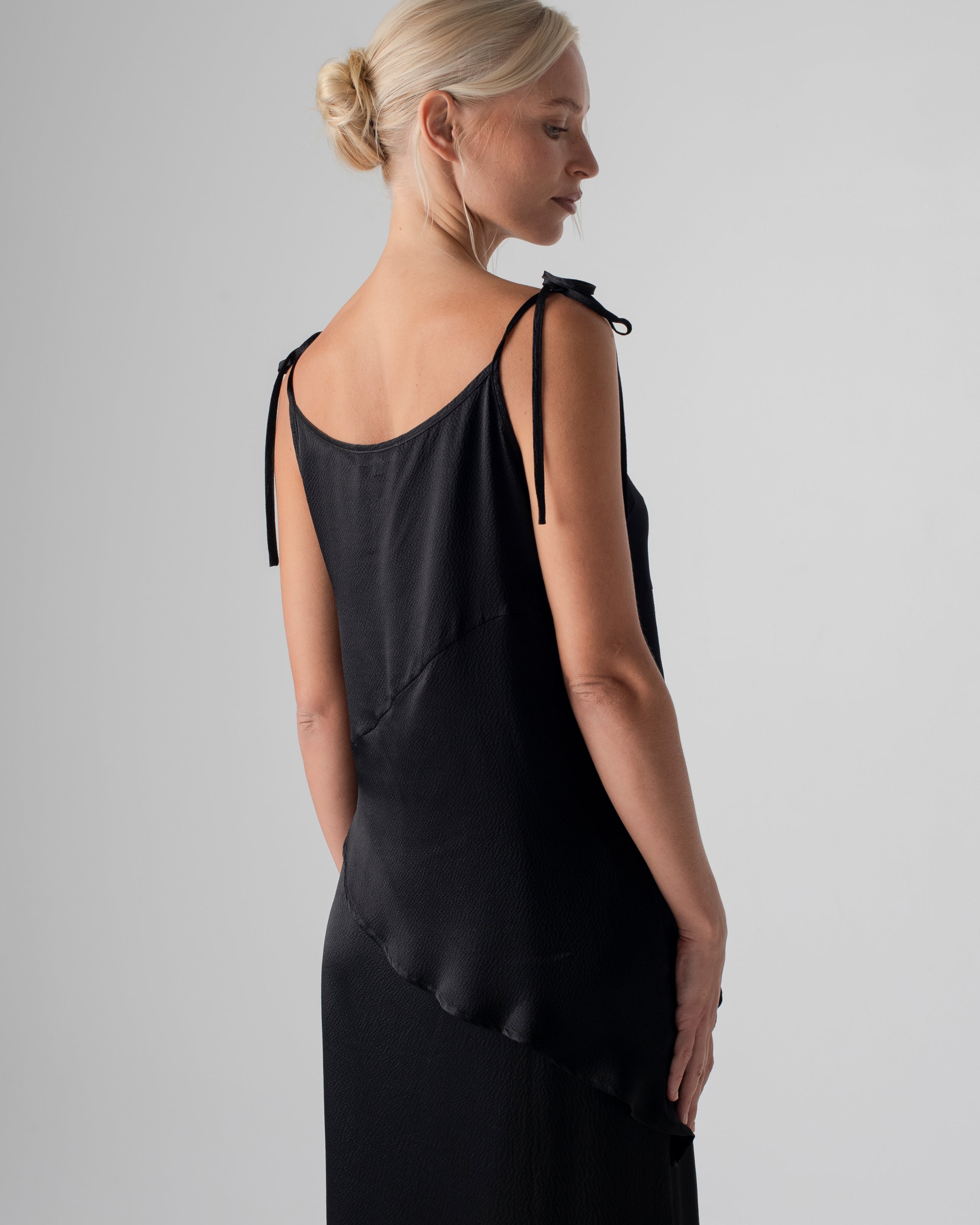Asymmetrical Tie Tank