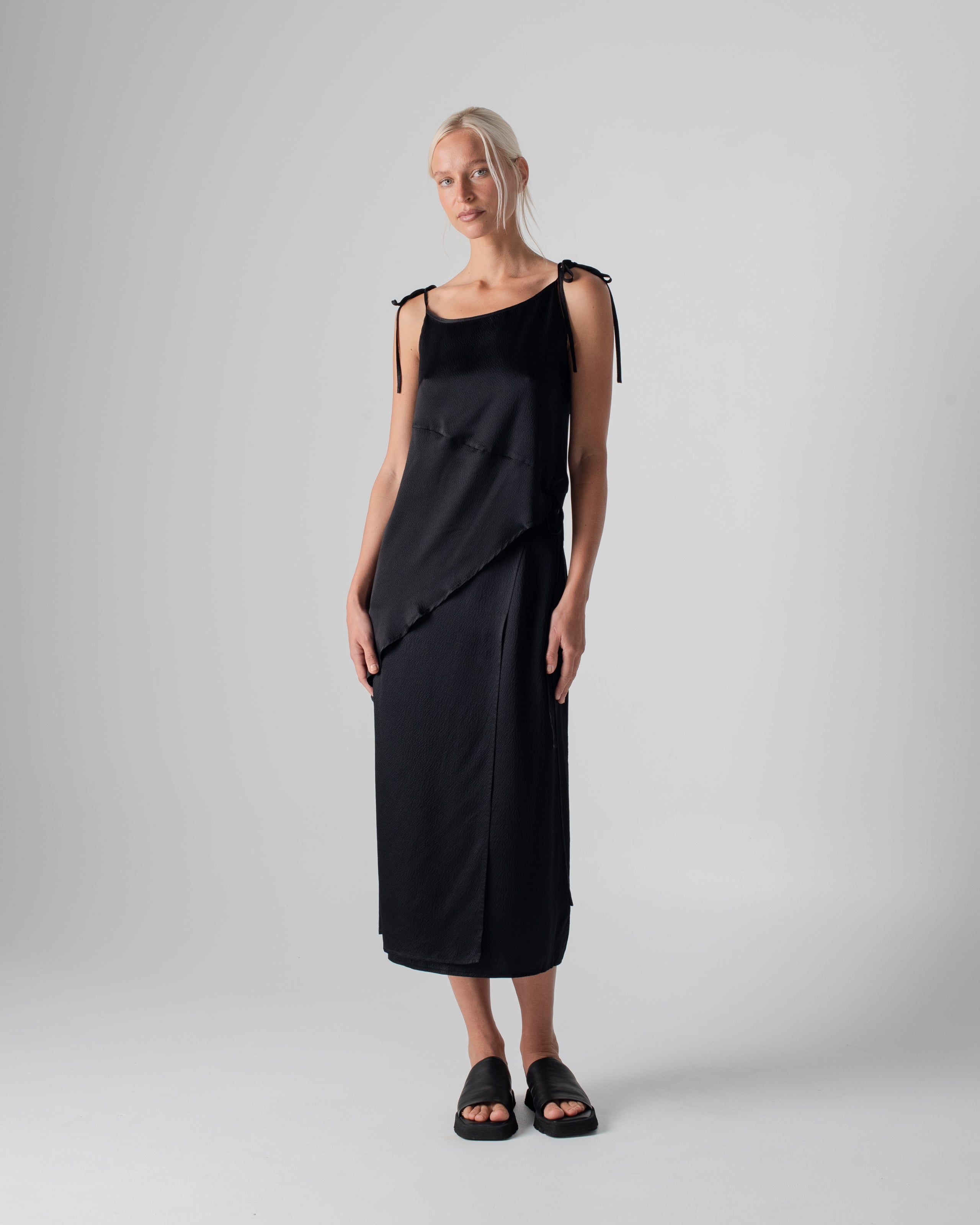 Asymmetrical Tie Tank