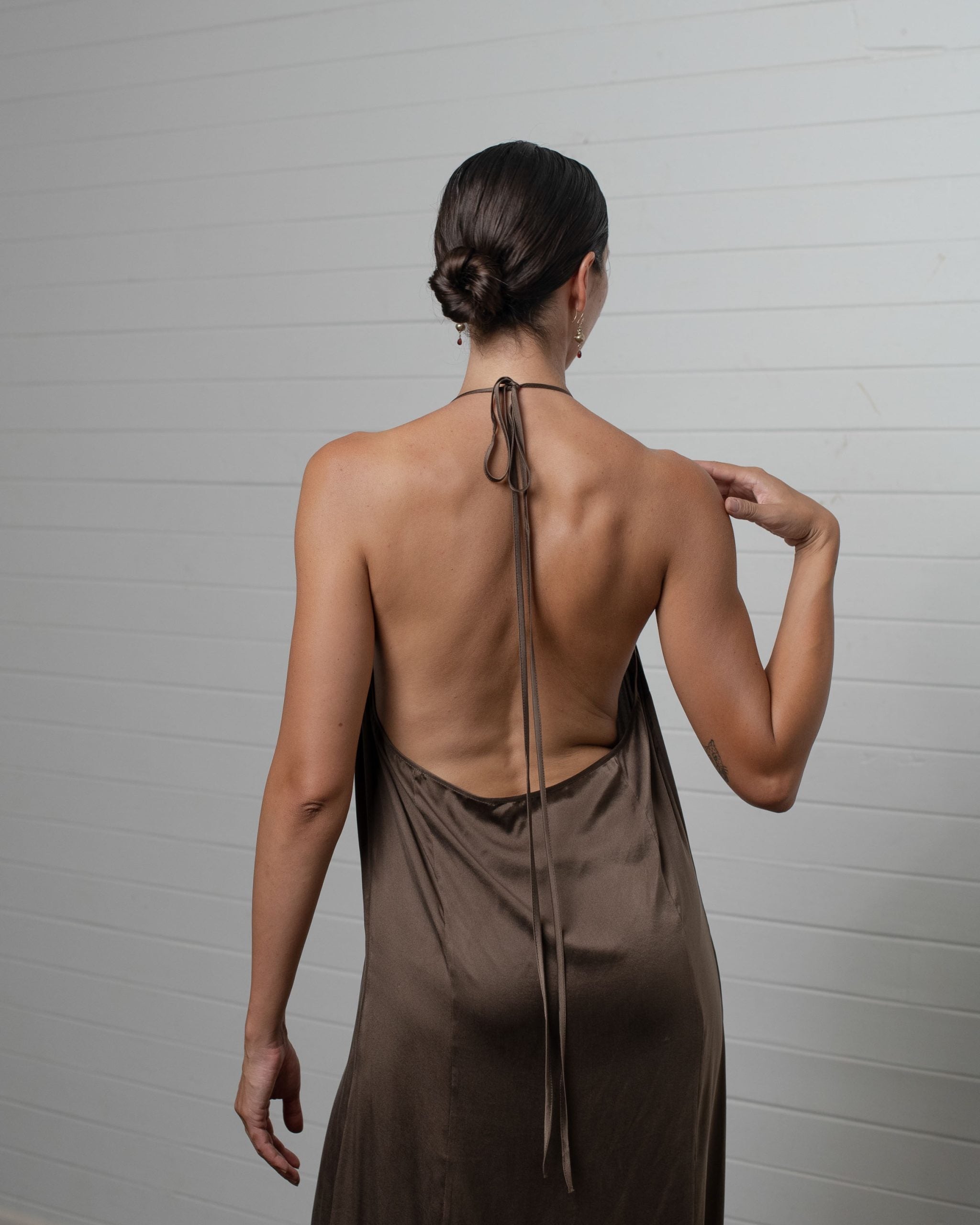HALTER DRESS HAZELNUT