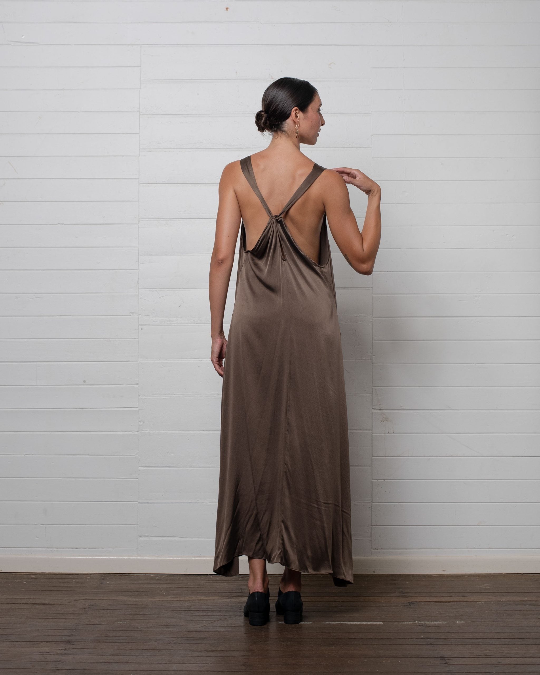 KNOT DRESS HAZELNUT