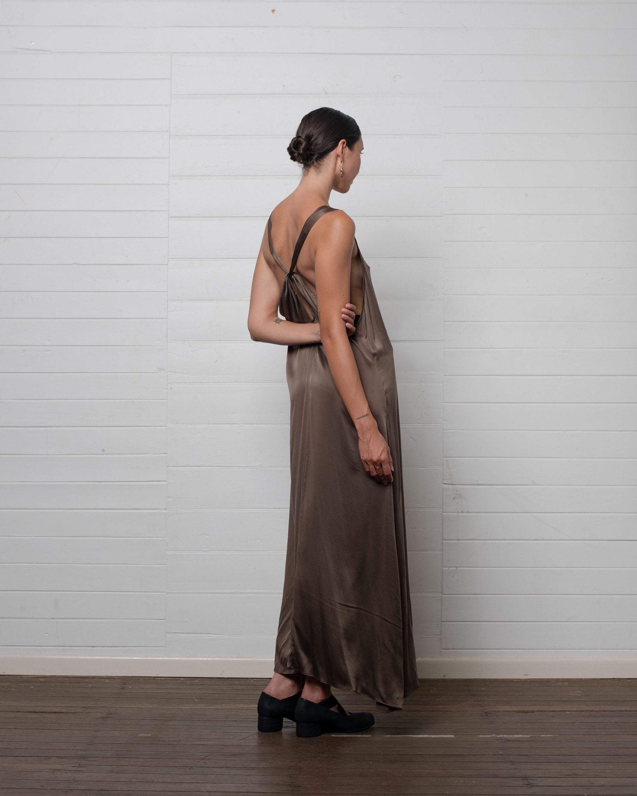 KNOT DRESS HAZELNUT