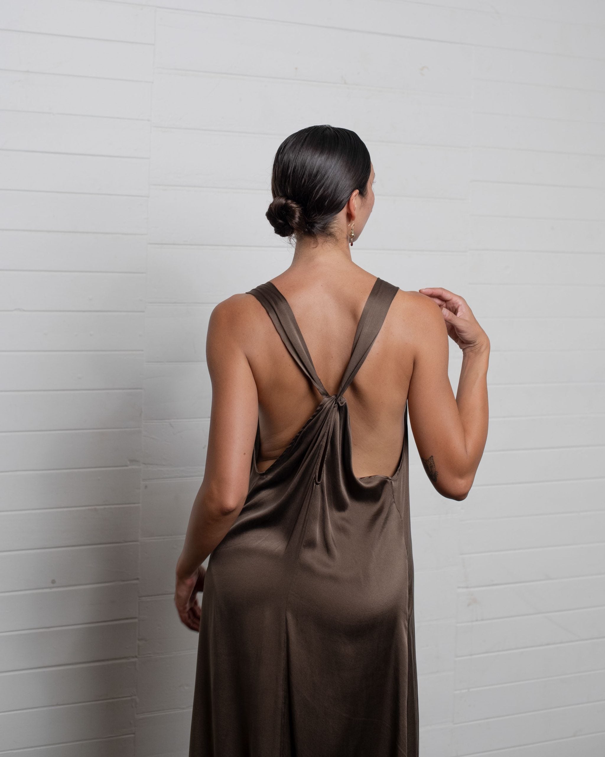 KNOT DRESS HAZELNUT