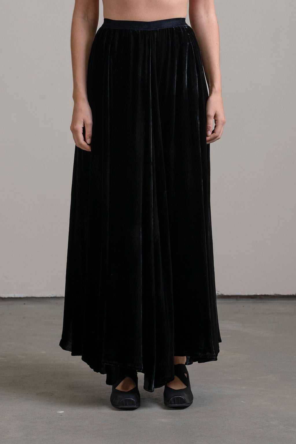 Silk Velvet Skirt ~ Noir