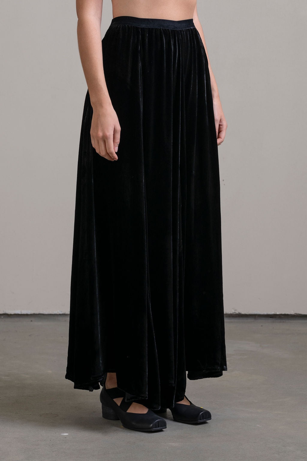 Silk Velvet Skirt ~ Noir