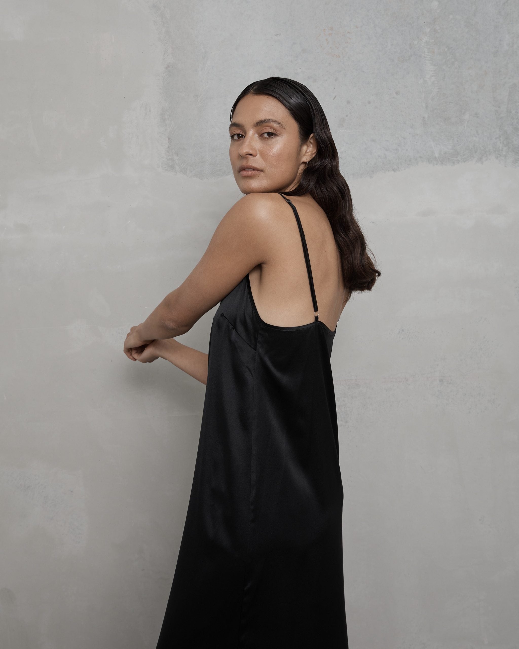 SLIP WITH SPLIT BLACK