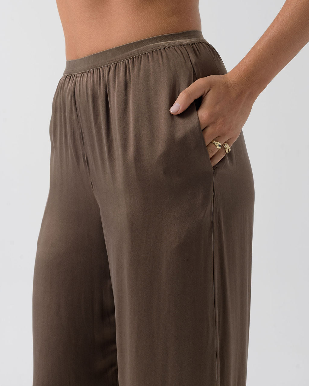 Close-up of the Moka Straight Leg Pant highlighting the velvet elastic waistband, side pocket and soft stonewashed silk finish.